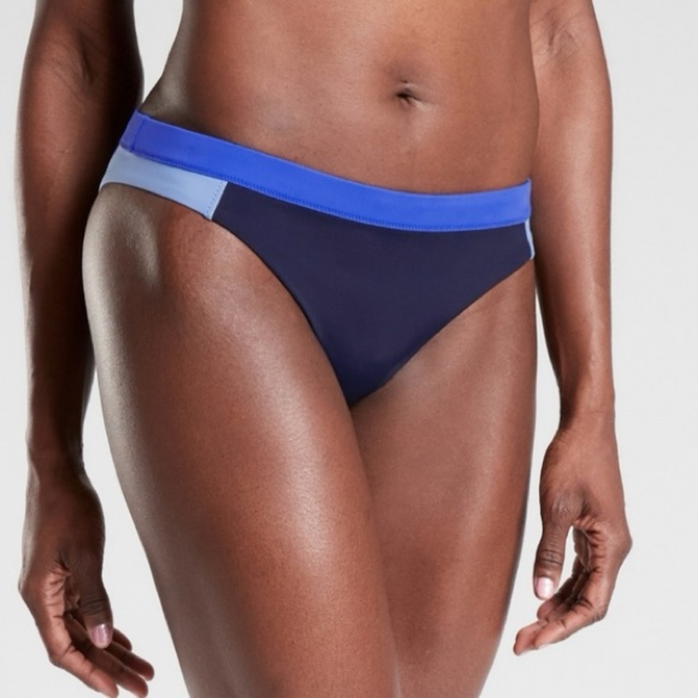 Athleta essential clean medium swimming bottom size L